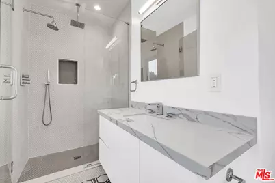 5317 Valley Ridge Ave, Los Angeles, CA 90043 - Photo 16