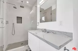 5317 Valley Ridge Ave, Los Angeles, CA 90043 - Photo 16