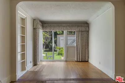 246 N Irving Blvd, Los Angeles, CA 90004 - Photo 10