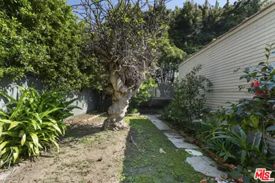 246 N Irving Blvd, Los Angeles, CA 90004 - Photo 24