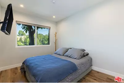 22623 Cavalier St, Woodland Hills, CA 91364 - Photo 18