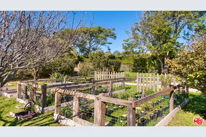29821 Pacific Coast Hwy, Malibu, CA 90265 - Photo 12