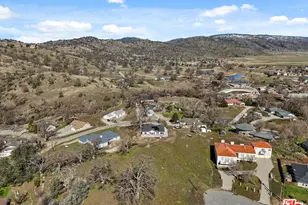 28701 Delaware Dr, Tehachapi, CA 93561 - Photo 4