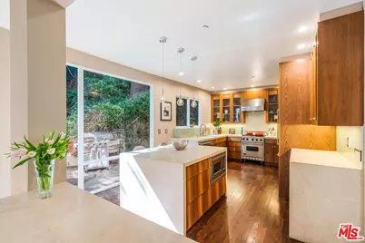 2423 Horse Shoe Canyon Rd, Los Angeles, CA 90046 - Photo 22