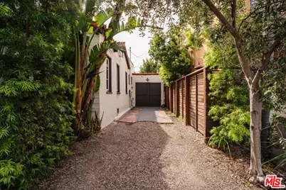 8260 Oakwood Ave, Los Angeles, CA 90048 - Photo 34