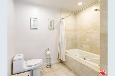 6430 S Sherbourne Dr, Los Angeles, CA 90056 - Photo 56