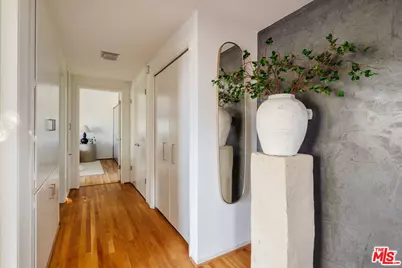 3688 Buena Park Dr, Studio City, CA 91604 - Photo 22