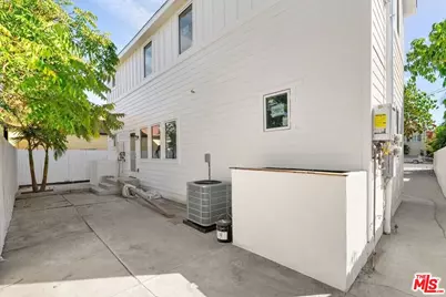 1955 Bonsallo Ave, Los Angeles, CA 90007 - Photo 24