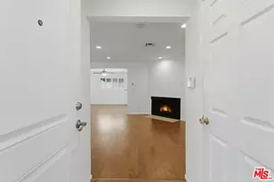 18550 Hatteras St, Tarzana, CA 91356 - Photo 2