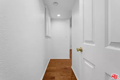 18550 Hatteras St #45, Tarzana, CA 91356 - Photo 22