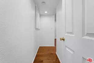 18550 Hatteras St, Tarzana, CA 91356 - Photo 22