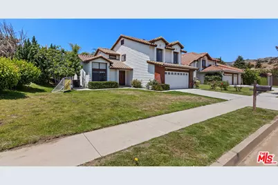 13011 Meadowlark Ave, Granada Hills, CA 91344 - Photo 2