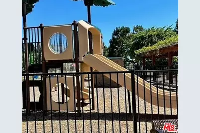 17213 Palisades Cir, Pacific Palisades, CA 90272 - Photo 30