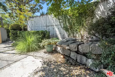 1394 Miller Dr, Los Angeles, CA 90069 - Photo 10