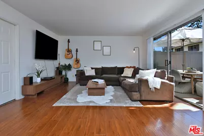 10341 Canoga Ave #3, Chatsworth, CA 91311 - Photo 2