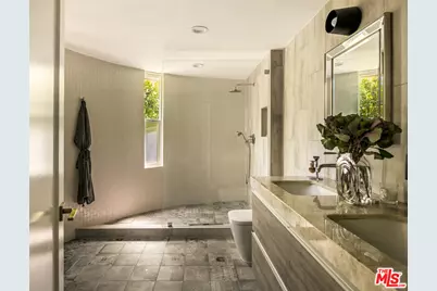 6970 La Presa Dr, Los Angeles, CA 90068 - Photo 16