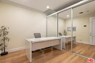 132 S Maple Dr #101, Beverly Hills, CA 90212 - Photo 26