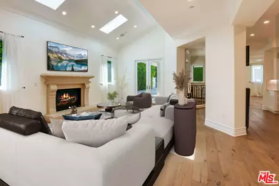 345 S Saltair Ave, Los Angeles, CA 90049 - Photo 6