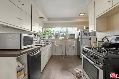 3765 Arbolada Rd, Los Angeles, CA 90027 - Photo 22