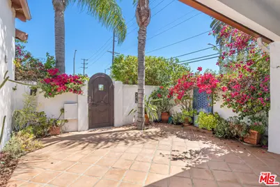 1663 S Genesee Ave, Los Angeles, CA 90019 - Photo 4