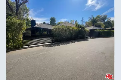 4900 Queen Victoria Rd, Woodland Hills, CA 91364 - Photo 28