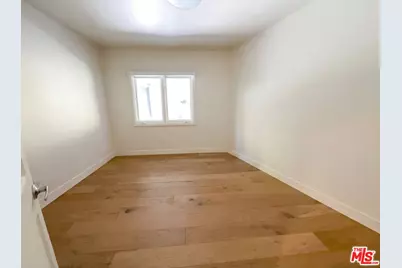 4900 Queen Victoria Rd, Woodland Hills, CA 91364 - Photo 14