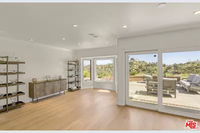 3970 Ellenita Ave, Tarzana, CA 91356 - Photo 14