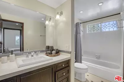 3970 Ellenita Ave, Tarzana, CA 91356 - Photo 22