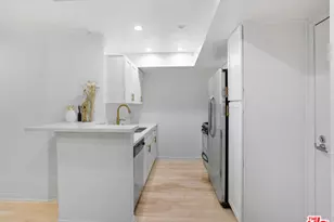 21520 Burbank Blvd, Woodland Hills, CA 91367 - Photo 6
