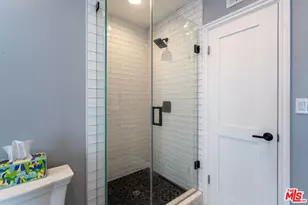 23721 Mariano St, Woodland Hills, CA 91367 - Photo 38