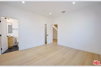 11730 Gilmore St, North Hollywood, CA 91606 - Photo 10