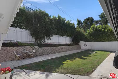 20756 Clarendon St, Woodland Hills, CA 91367 - Photo 32