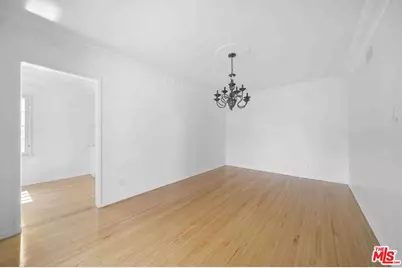 865 S Lucerne Blvd, Los Angeles, CA 90005 - Photo 32