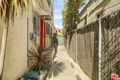 716 W 30th St, Los Angeles, CA 90007 - Photo 8