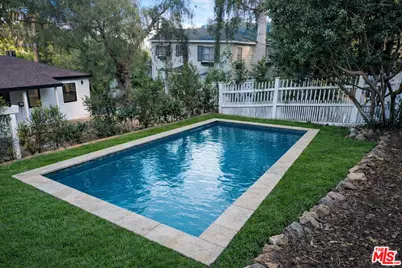 9615 Highland Gorge Dr, Beverly Hills, CA 90210 - Photo 4