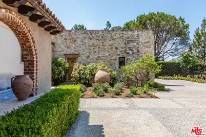 976 N Alpine Dr, Beverly Hills, CA 90210 - Photo 4
