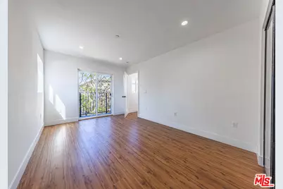 10810 Hesby St, North Hollywood, CA 91601 - Photo 12