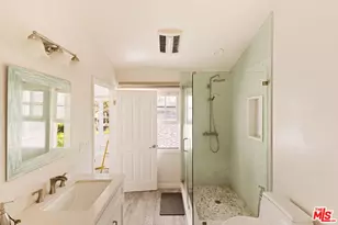 2706 Malcolm Ave, Los Angeles, CA 90064 - Photo 22