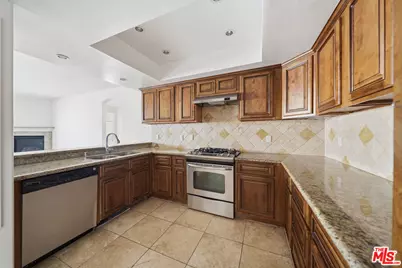 4733 Elmwood Ave #304, Los Angeles, CA 90004 - Photo 16