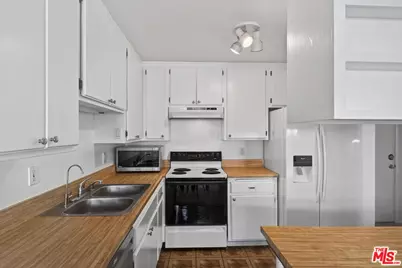 255 Sequoia Ct #23, Thousand Oaks, CA 91360 - Photo 8