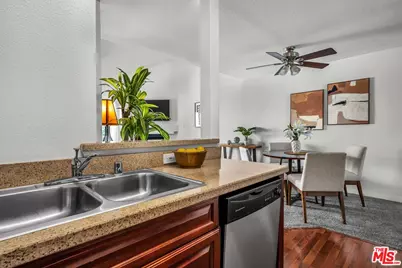 21520 Burbank Blvd #313, Woodland Hills, CA 91367 - Photo 12