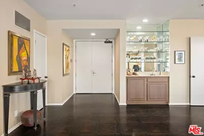 10560 Wilshire Blvd #404, Los Angeles, CA 90024 - Photo 2
