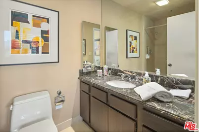 10560 Wilshire Blvd #404, Los Angeles, CA 90024 - Photo 22