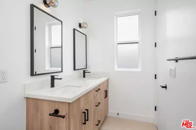 726 Robinson St, Los Angeles, CA 90026 - Photo 12