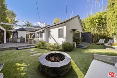 218 S Bundy Dr, Los Angeles, CA 90049 - Photo 30