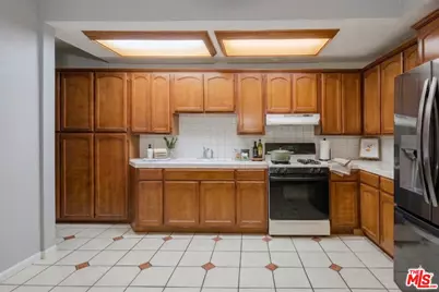 2822 S La Salle Ave, Los Angeles, CA 90018 - Photo 12