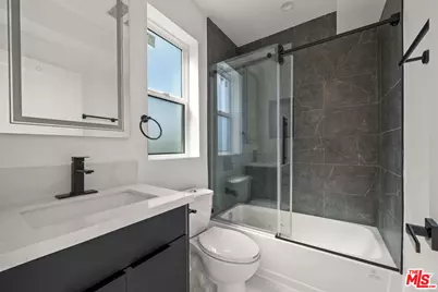 1933 Magnolia Ave, Los Angeles, CA 90007 - Photo 44