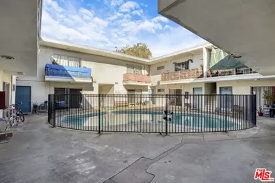 8750 Owensmouth Ave, Canoga Park, CA 91304 - Photo 6