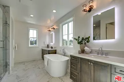 11729 Hartsook St, Valley Village, CA 91607 - Photo 18