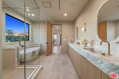 11746 Blix St, Valley Village, CA 91607 - Photo 32